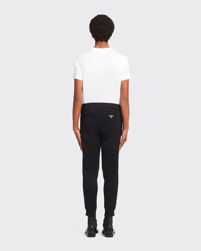 Joggingbyxor med detaljer i Re-Nylon Joggingbyxor med detaljer i Re-Nylon