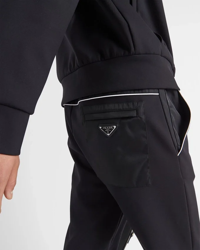 Joggingbyxor med detaljer i Re-Nylon Joggingbyxor med detaljer i Re-Nylon