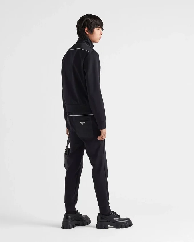 Joggingbyxor med detaljer i Re-Nylon Joggingbyxor med detaljer i Re-Nylon