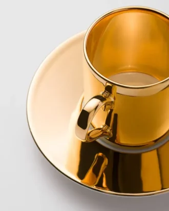 Kaffekopp i porslin – massivt guld
