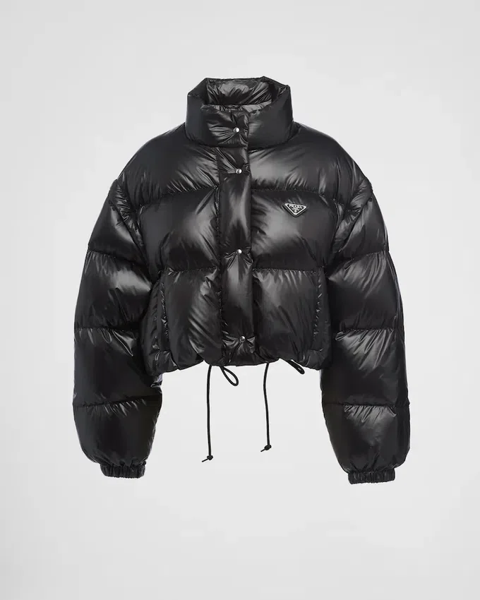 Kort, omvandlingsbar dunjacka i Re-Nylon Kort, omvandlingsbar dunjacka i Re-Nylon