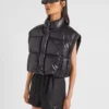 Kort, omvandlingsbar dunjacka i Re-Nylon Kort, omvandlingsbar dunjacka i Re-Nylon
