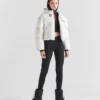 Kort teknisk dunjacka i Re-Nylon