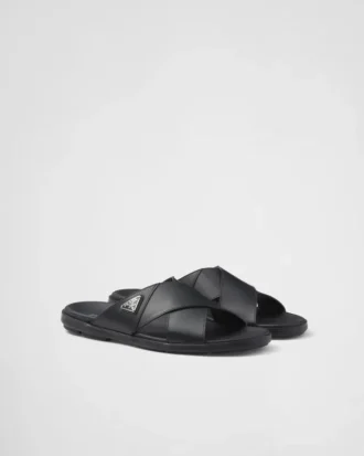 Läder-sandaler med korsande remmar