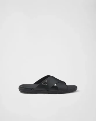 Läder-sandaler med korsande remmar