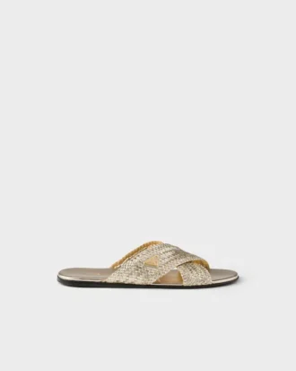 Läder-sandaler med korsande remmar Läder-sandaler med korsande remmar