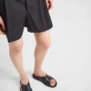 Läder-sandaler med korsande remmar Läder-sandaler med korsande remmar