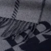 Liten ullscarf med jacquardlogotyp Liten ullscarf med jacquardlogotyp