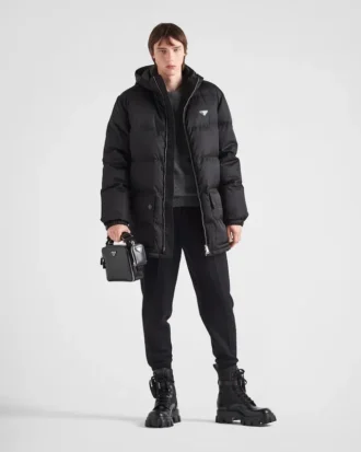 Lång dunjacka i Re-Nylon