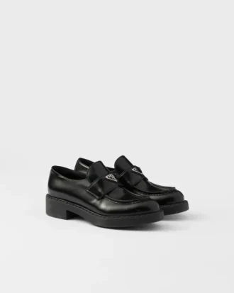 Loafers i chokladbrunt borstat läder