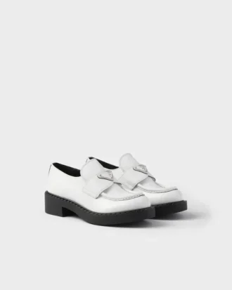 Loafers i chokladbrunt borstat läder