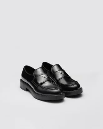 Loafers i chokladbrunt borstat läder