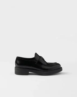Loafers i chokladbrunt borstat läder