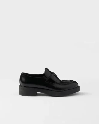 Loafers i chokladbrunt borstat läder