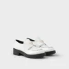 Loafers i chokladbrunt lackläder Loafers i chokladbrunt lackläder