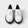 Loafers i chokladbrunt lackläder Loafers i chokladbrunt lackläder