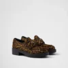 Loafers i chokladbrunt tryckt läder Loafers i chokladbrunt tryckt läder