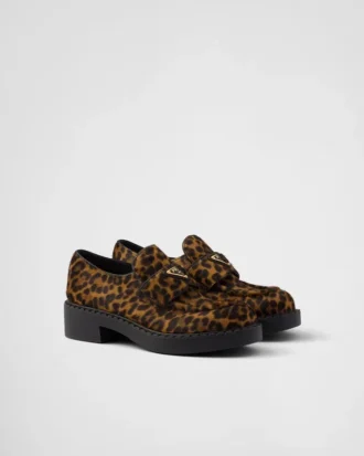 Loafers i chokladbrunt tryckt läder