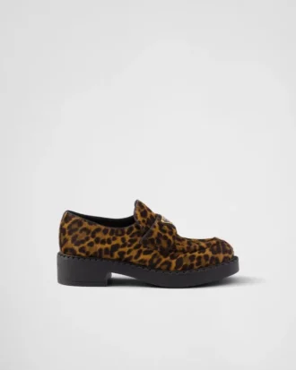 Loafers i chokladbrunt tryckt läder