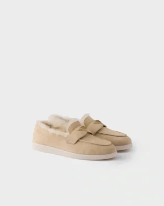 Loafers i mocka och fårskinn