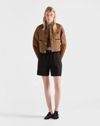 Lätt kort jacka i Re-Nylon