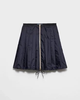 Lätt plisserad kjol i Re-Nylon
