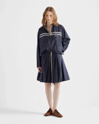 Lätt plisserad kjol i Re-Nylon