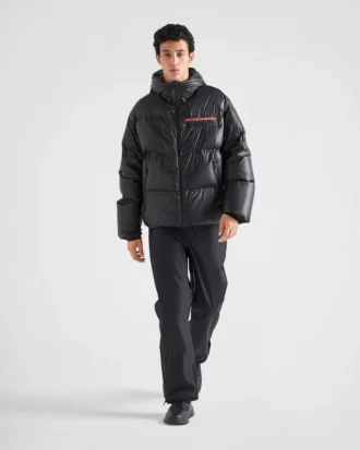 Lätt pufferjacka med huva i Re-Nylon