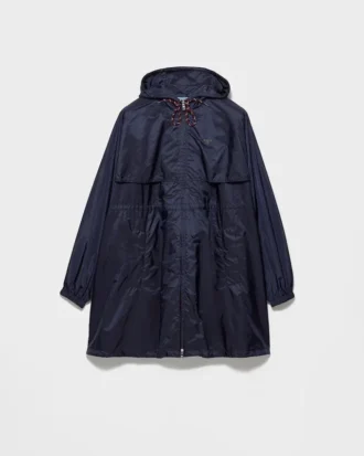 Lätt regnjacka med huva i Re-Nylon