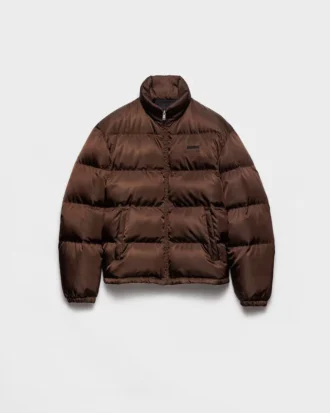 Medelviktig dunjacka i Re-Nylon