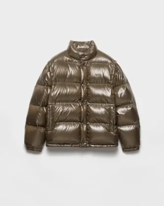 Medelviktig dunjacka i Re-Nylon