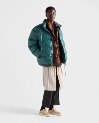 Medelviktig dunjacka i Re-Nylon