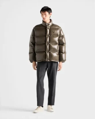 Medelviktig dunjacka i Re-Nylon