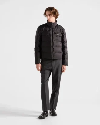 Medelviktig dunjacka i Re-Nylon