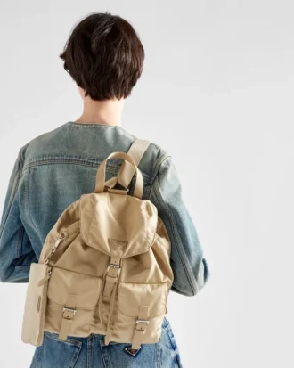 Medium Re-Nylon-ryggsäck med ficka