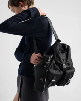 Medium Re-Nylon-ryggsäck med ficka