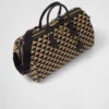 Medium resväska i tyg med broderat Prada-symbole Medium resväska i tyg med broderat Prada-symbole