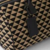 Medium resväska i tyg med broderat Prada-symbole Medium resväska i tyg med broderat Prada-symbole