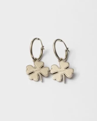 Metallörhängen med charm Metallörhängen med charm