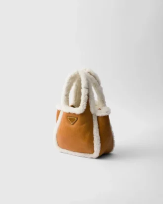 Mini-handväska i fårskinn