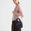 Mini-vadderad Re-Nylon-väska med rosett Mini-vadderad Re-Nylon-väska med rosett