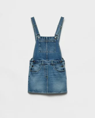 Miniklänning i denim med hängslen Miniklänning i denim med hängslen