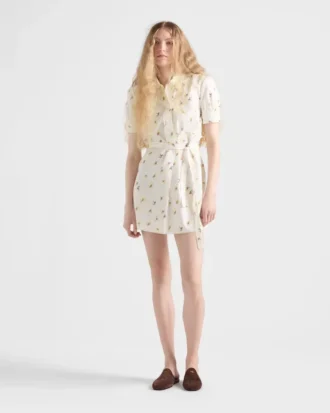Miniklänning i poplin med blommönster Miniklänning i poplin med blommönster