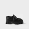Monolith-loafers i läder med nitar Monolith-loafers i läder med nitar