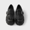 Monolith-loafers i läder med nitar Monolith-loafers i läder med nitar