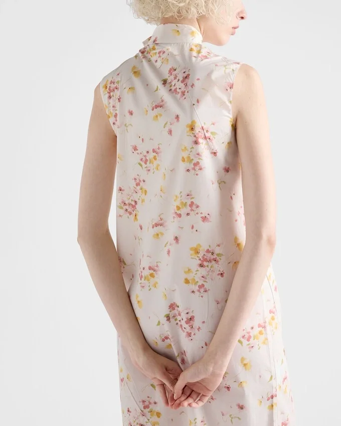 Plisserad poplin-klänning med blommönster Plisserad poplin-klänning med blommönster