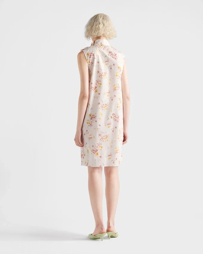 Plisserad poplin-klänning med blommönster Plisserad poplin-klänning med blommönster