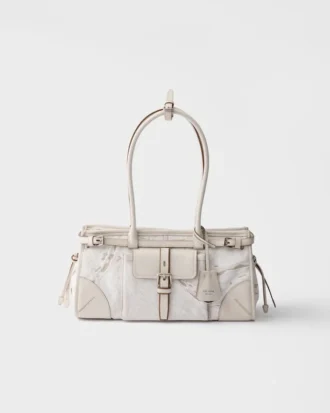Prada Bonnie Medium handväska i tryckt linne och läder Prada Bonnie Medium handväska i tryckt linne och läder