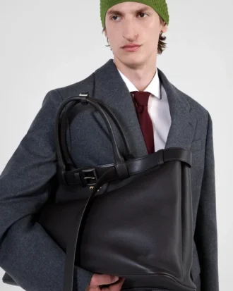 Prada Buckle läderväska med bälte Prada Buckle läderväska med bälte
