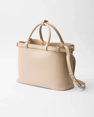 Prada Buckle Medium läderhandväska med dubbelt bälte